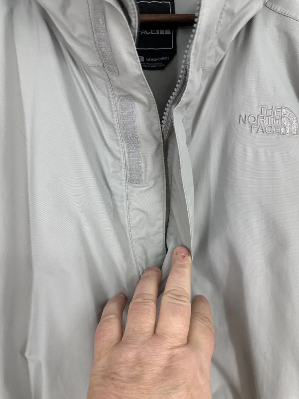 The North Face Mens Gray & White Lightweight Hooded Jacket Size L